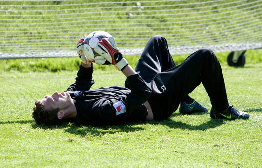Andreas Isaksson, målvakt, tränar med Trelleborgs FF