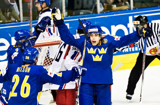 Sveriges matchhjältar Mattias Weinhandl och Marcus Nilson,