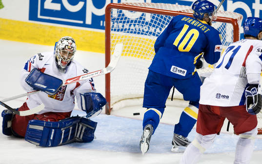 Patric Hörnqvist gör 1-0 på Milan Hnilicka, målvakt