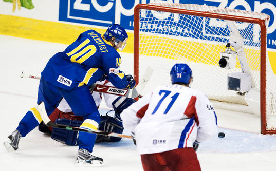 Patric Hörnqvist gör 1-0 på Milan Hnilicka, målvakt