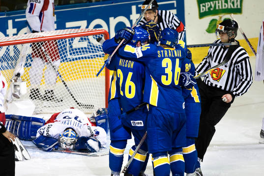Sveriges matchhjältar Mattias Weinhandl och Marcus Nilson,