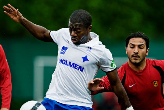 Simon Omekanda, Norrköping, tar emot bollen