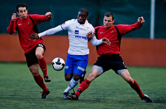 Hamoudy Dimitriadis och Farid Hafsia, Vasalund, stoppar