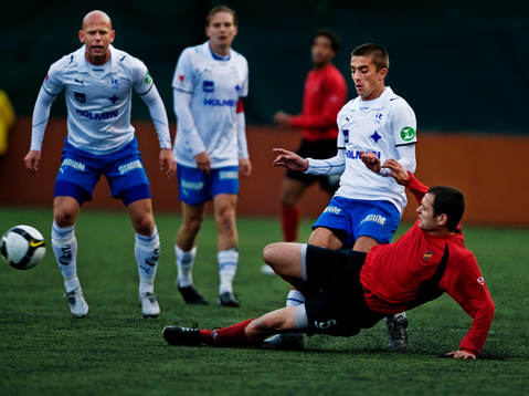 Farid Hafsia, Vasalund, tacklar Christopher Telo,
