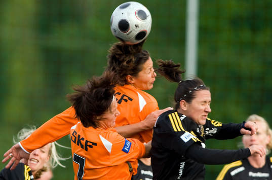 Amelie Rybeck, Jane Törnqvist, och Lisa de Vanna, AIK