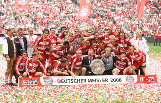 Bayern München, Tyska Mästare 2008. Jubel, pokal,