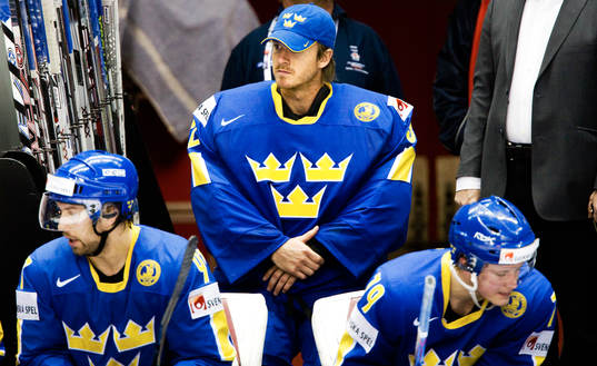 Mikael Tellqvist, målvakt, på bänken