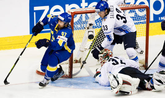 Per Ledin och Anssi Salmela, Niklas Bäckström, målvakt