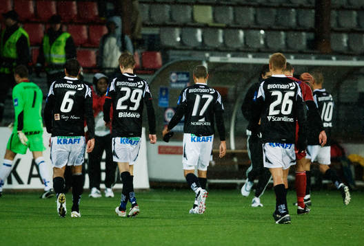 Helsingborg-spelarna lämnar besviket planen