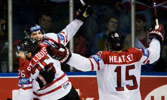 Jubel Brent Burns och Martin St. Louis