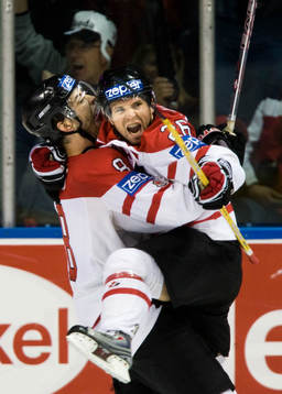 Jubel Brent Burns och Martin St. Louis