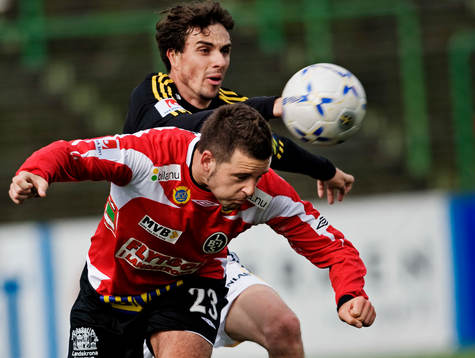 Amar Muharemovic, Landskrona, är före Daniel Mendes, AIK,