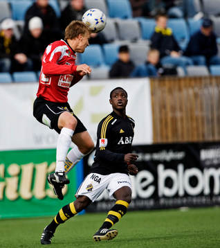 Linus Malmkvist, Landskrona, är före Saihou Jagne, AIK,