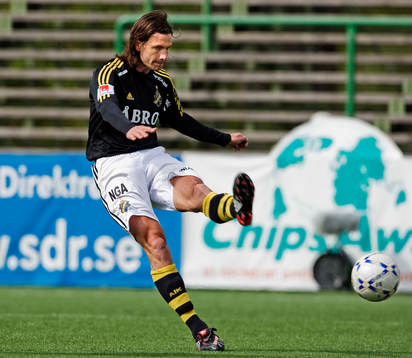 Iván Óbolo, AIK, skjuter