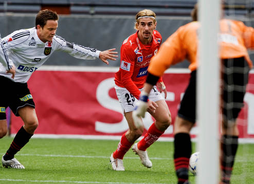 Jon Persson, Bormmapojkarna, och César Santín, Kalmar, i