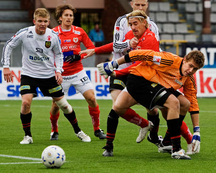 César Santín, Kalmar, är nära att göra mål på