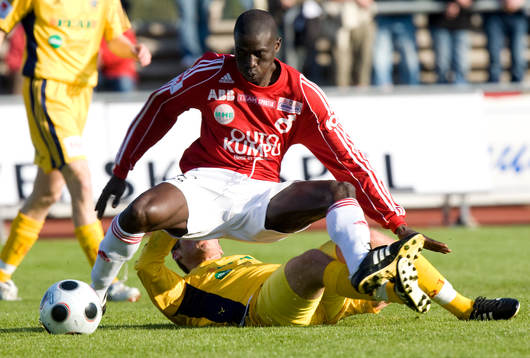 Yankuba Ceesay sätter sig på Ängelholm