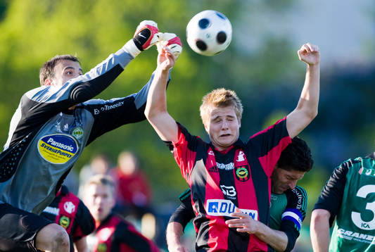 Axel Johansson, BP tas hårt av Mario Didic och Djordje