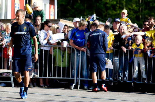Henrik Larsson lämnar autografjägarna