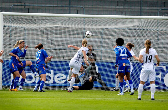 Dora Stefansdottir, Ldb skjuter 1-0 till Malmö bakom en