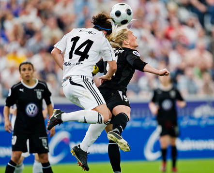 Alexandra Krieger, Frankfurt, kör över Frida Östberg,