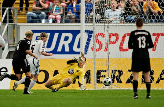 Conny Pohlers, Frankfurt, gör 1-0