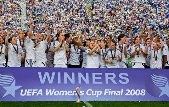Vinnarna av Women's Cup 2008, Frankfurt. jubel
