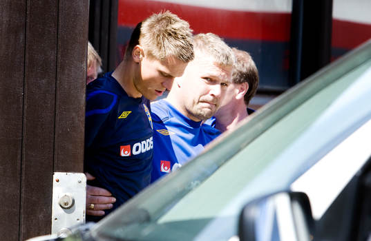 Markus Rosenberg, lämnar träningsanläggningen för att