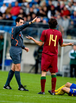 Sereno, Portugal fick rött kort när han fällde Marcus