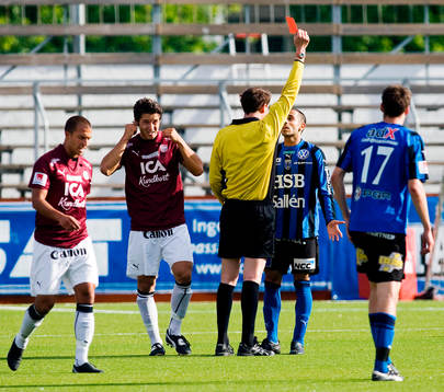 Mani Toruang, Sirius, får rött kort