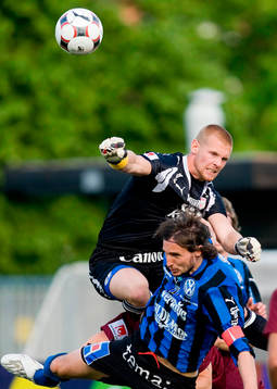 Tommy Naurin, målvakt Qviding. Gustaf Segerström, Sirius
