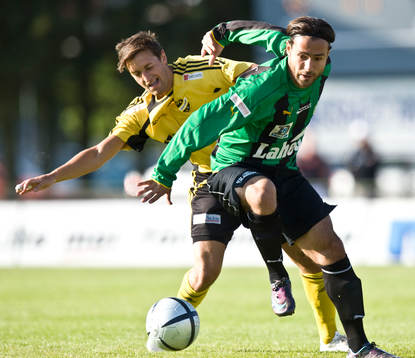 Peter Eriksson försöker stoppa en Högaborgare