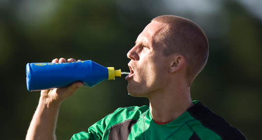 Vattenflaska, spelare dricker
