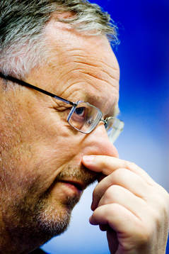 Lars Lagerbäck förbundskapten gör sin vanliga gest och