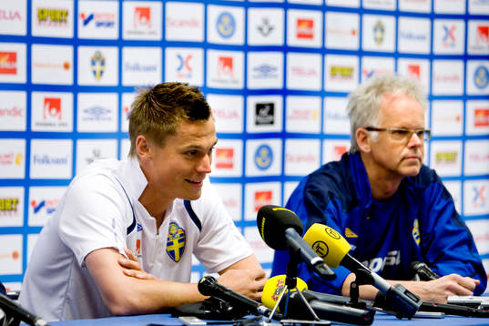 Markus Rosenberg och läkaren Anders Valentin, läkare