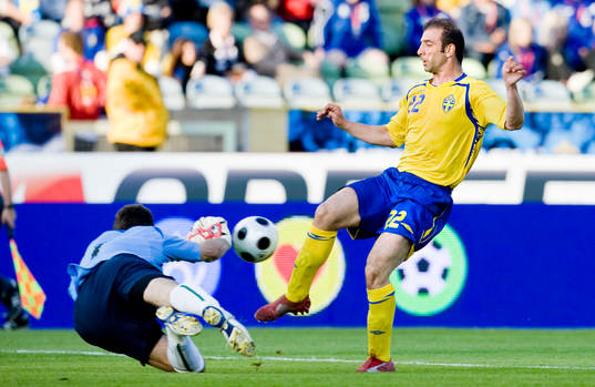 Kennedy Bakircioglü, Sverige, utmanar Samir Handanovic,
