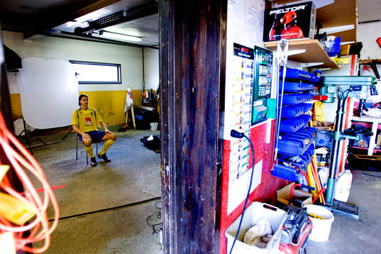 Zlatan Ibrahimovic i ett garage
