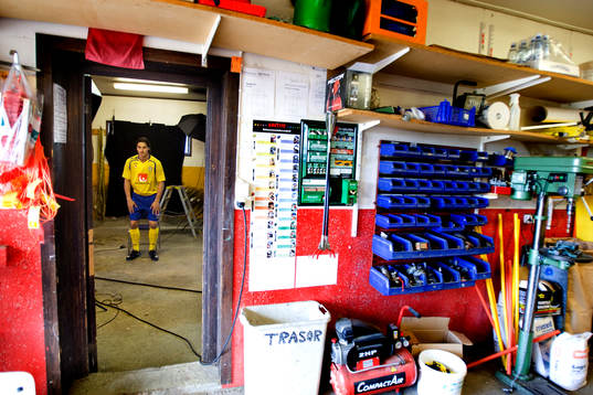 Zlatan Ibrahimovic i ett garage
