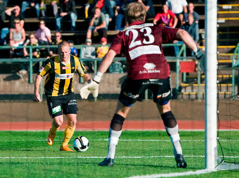 Daniel Larsson, Häcken. Alexander Nadj, Jönköpings södra