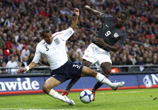 Ashley Cole och Eddie Johnson