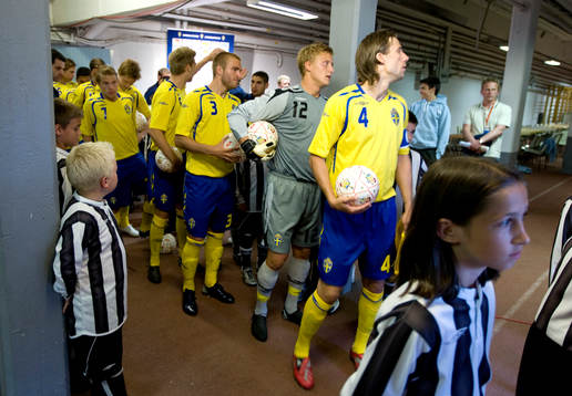 Laguppställning, spelarentré, spelargång