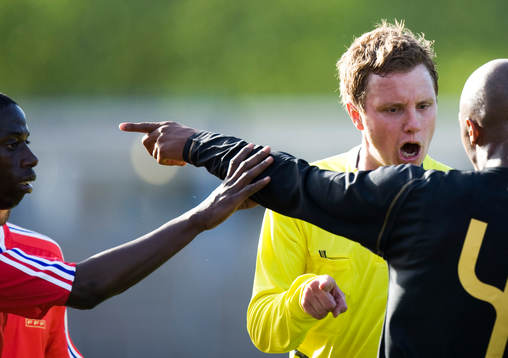 Svenske domaren Markus Strömbergsson och Pelé har olika