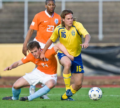 Sebastian Rajalakso, Sverige, tar sig förbi Wout Brama,