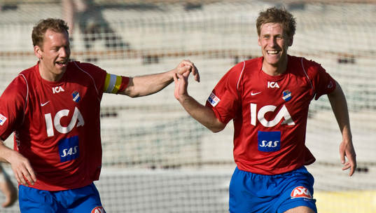Mario Vasilj grattas av Fredrik Bild, jubel