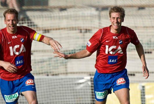 Mario Vasilj grattas av Fredrik Bild. Jubel