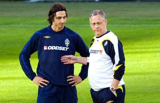 Zlatan Ibrahimovic och Lars Lagerbäck pratar