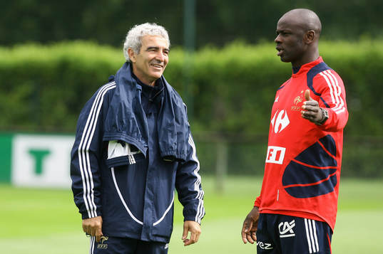 Raymond Domenech, förbundskapten, och Lilian Thuram