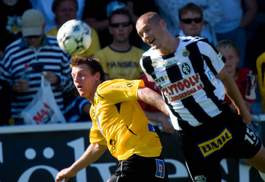 Landskronas målskytt Pär Cederqvist nickduell med David
