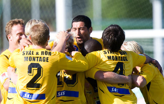 2-1, Juan Robledo grattas av bland annat straffskytten