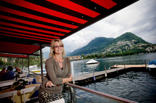 Annette Saladin är med i "Lugano Svenskarna" och driver